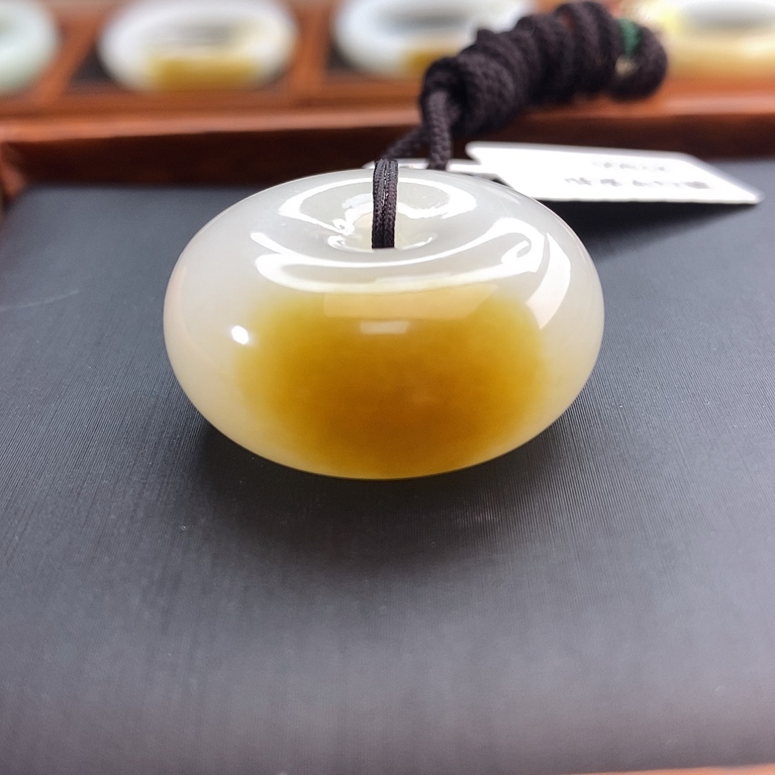 和田玉（糖玉）颈饰未镶嵌