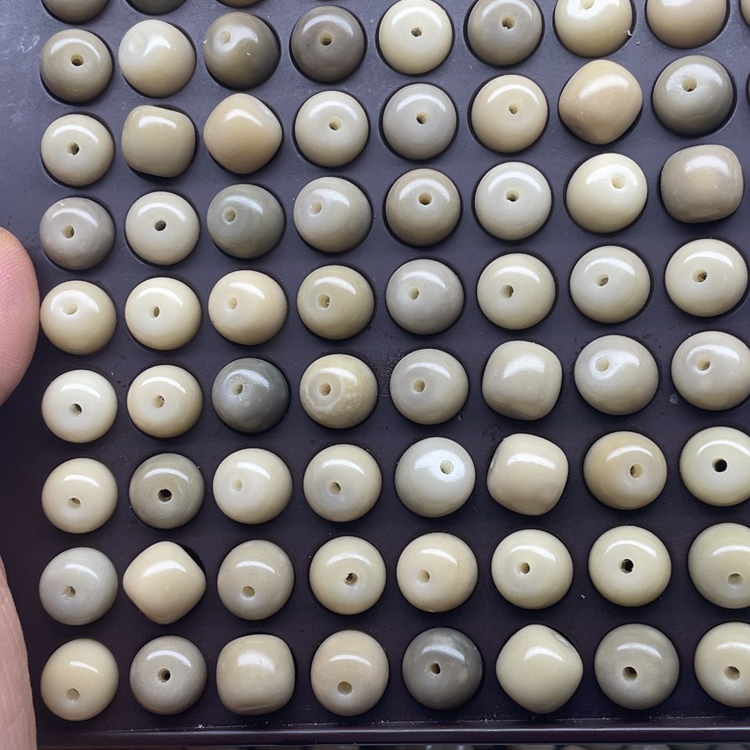 白玉菩提吊坠12.9精品灰桶50颗加灯牌宠50颗