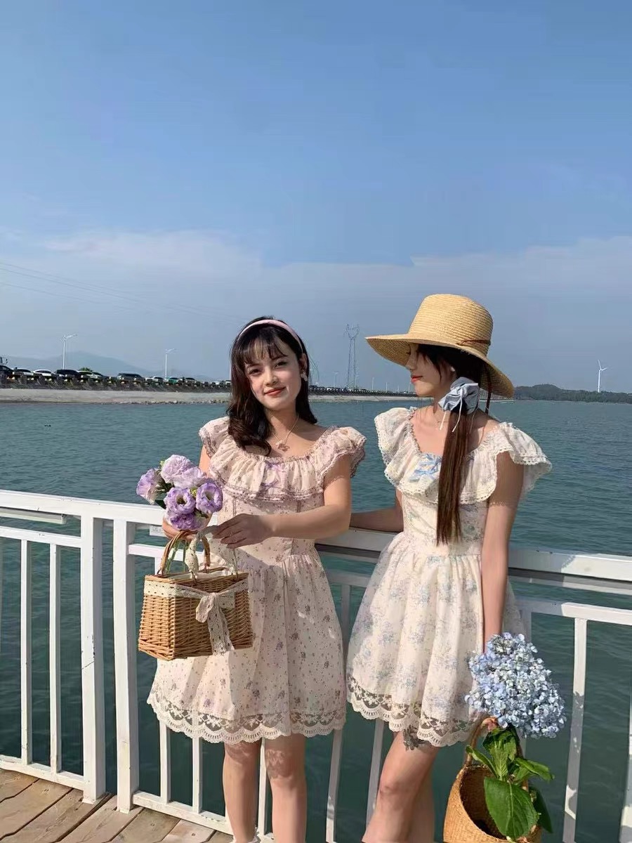 【江油火狐狸】C84349蕾丝拼接秘密花园氛围碎花小飞袖花边领连衣裙