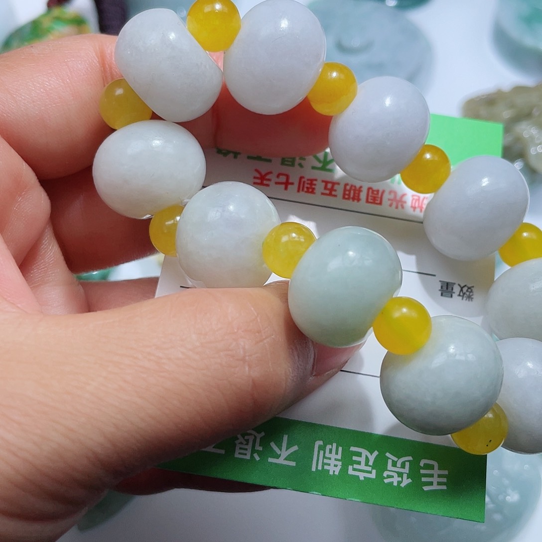 翡翠挂件未镶嵌翡翠