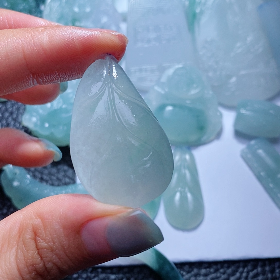 舍****定制翡翠未镶嵌毛货付款后确认抛光