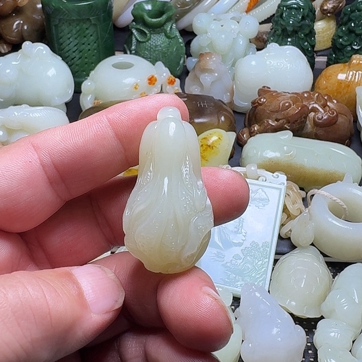 雨***南和田玉未镶嵌挂件