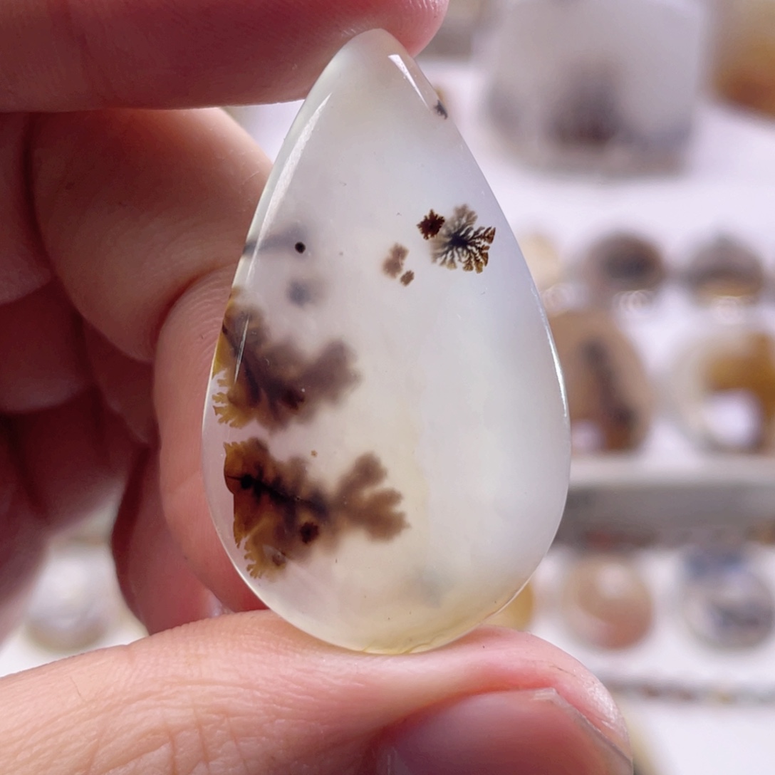 玛瑙/玉髓未镶嵌珠宝奇石