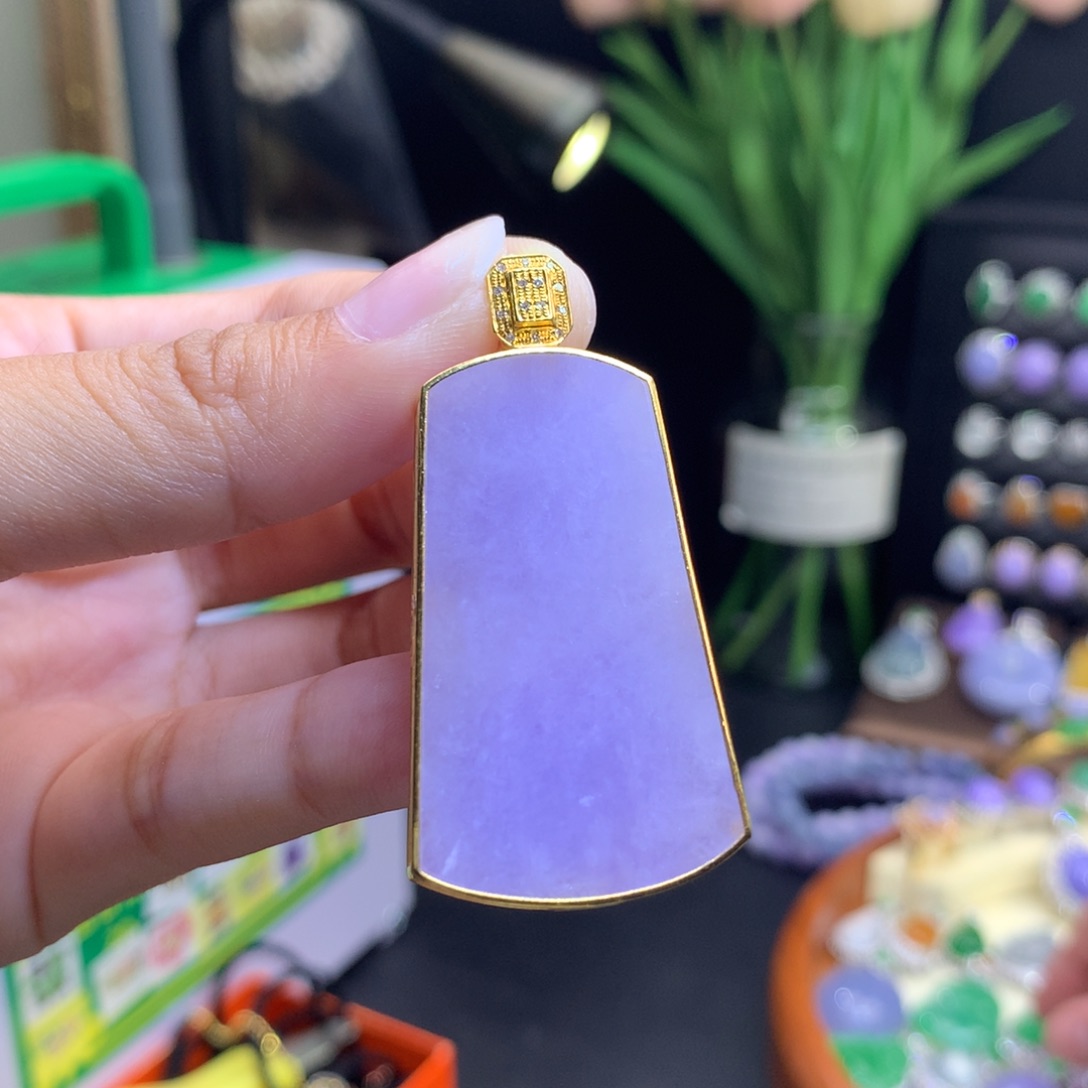 翡翠18K金镶嵌颈饰