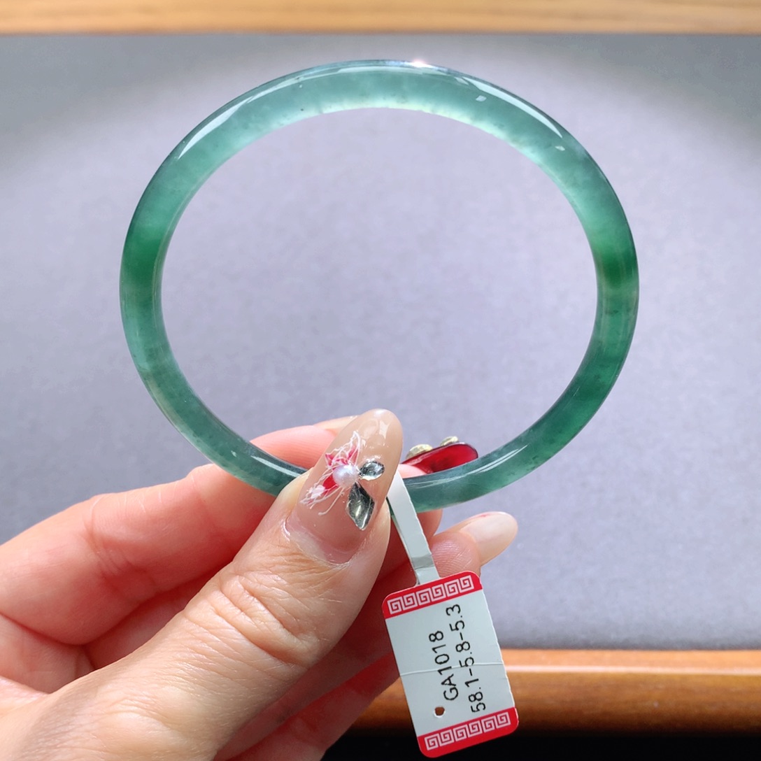 翡翠手镯未镶嵌天然翡翠手镯叮当镯