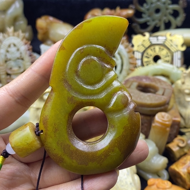 蛇纹石玉颈饰未镶嵌54