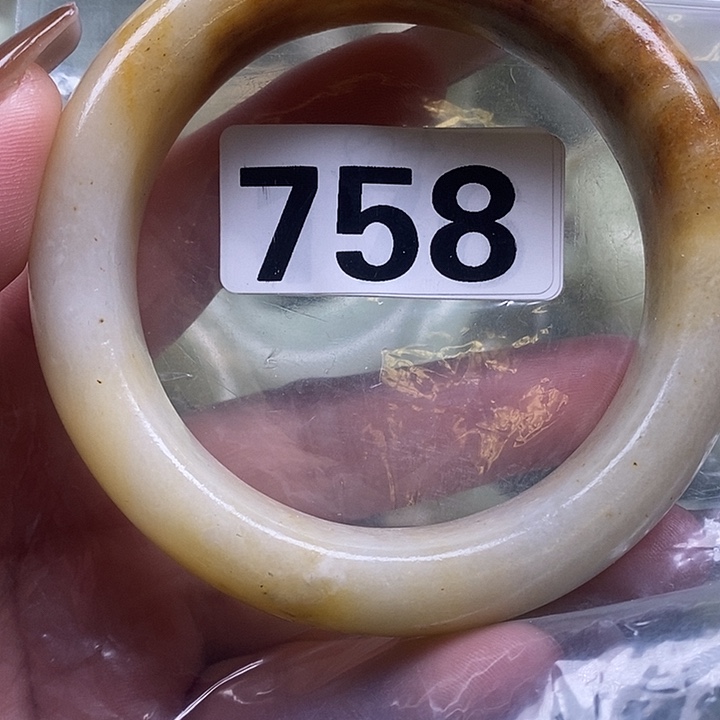 太***。蛇纹石玉未镶嵌手镯