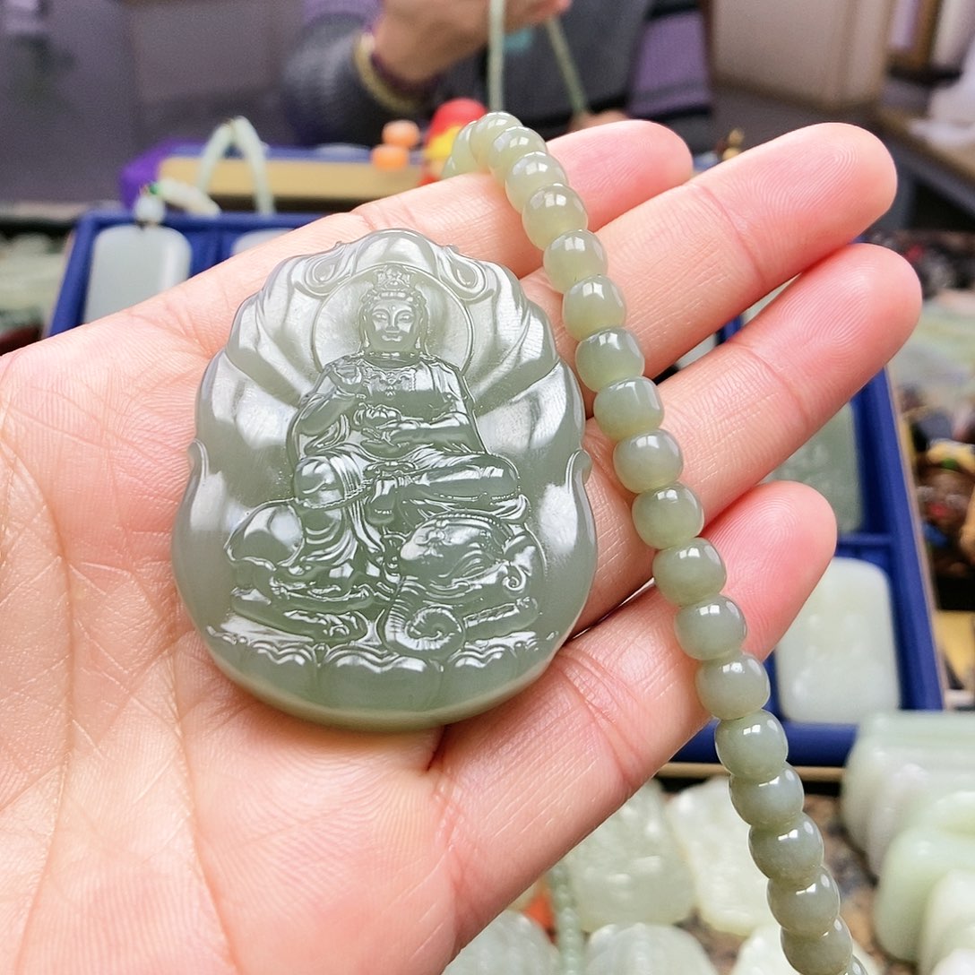 和田玉颈饰未镶嵌康*