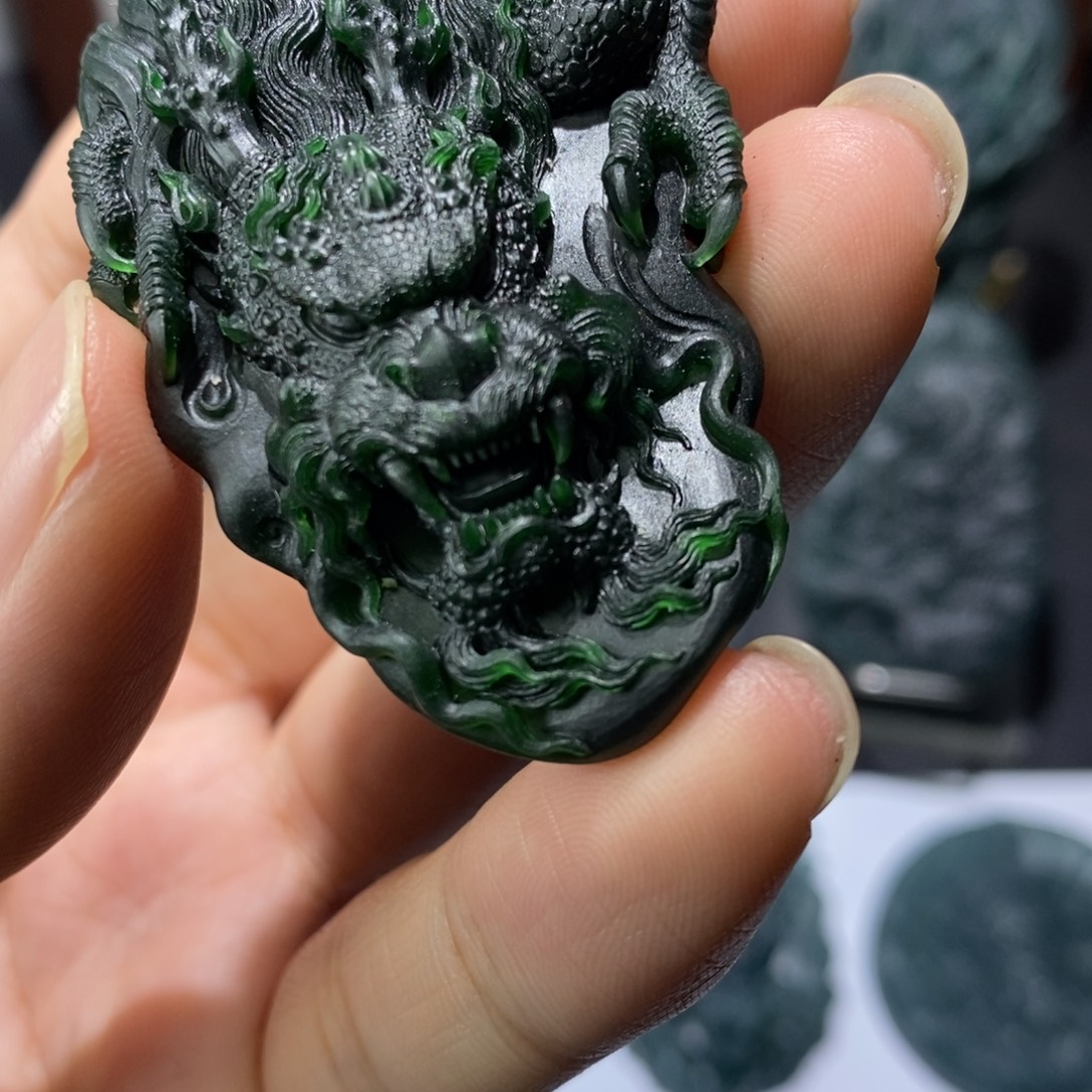 临***司定制翡翠未镶嵌龙牌