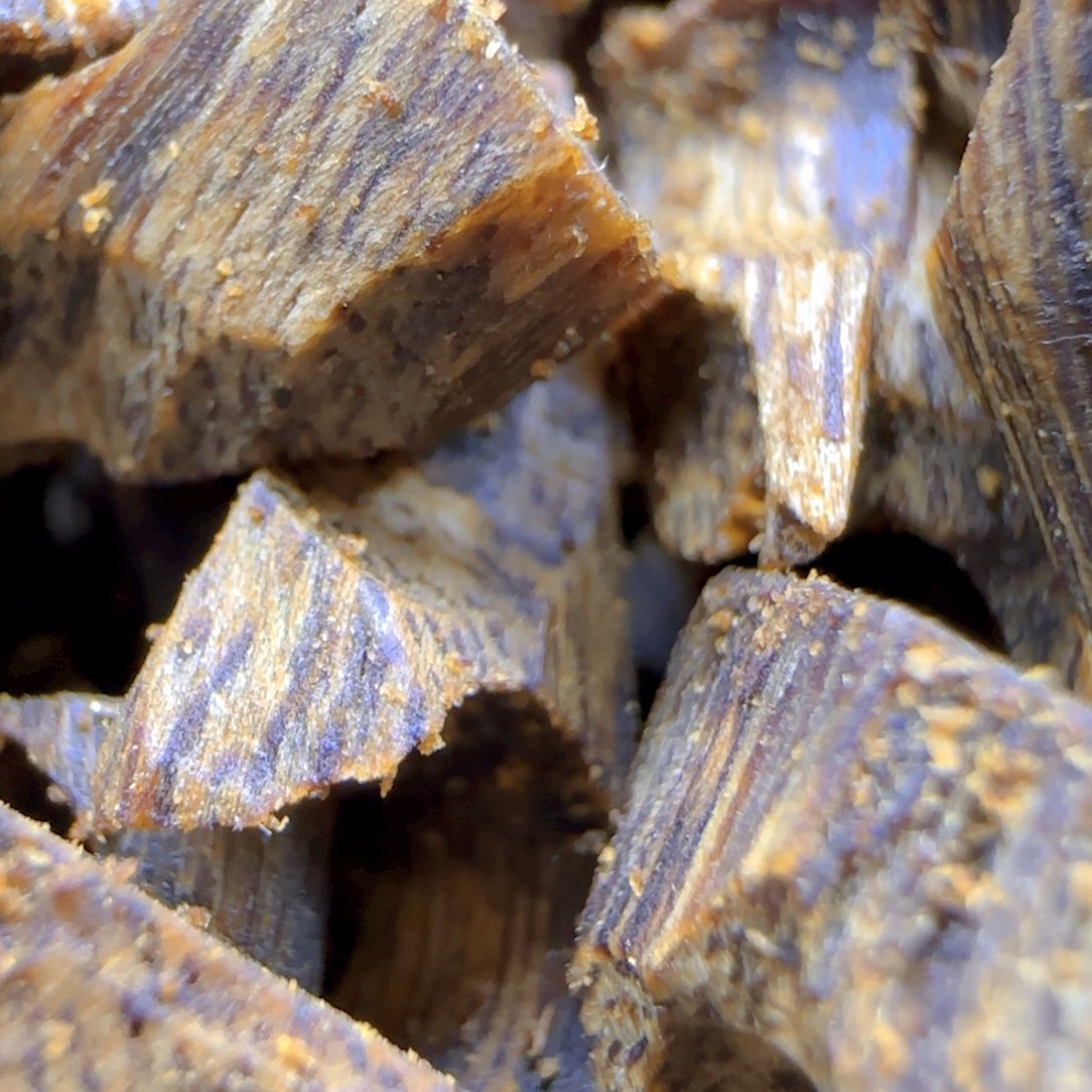 沉香碎屑沉香木绿奇楠沉香高油钻孔料30