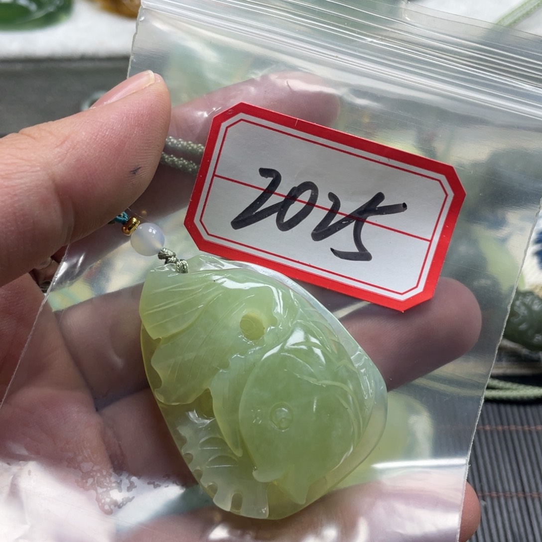 蛇纹石玉吊坠未镶嵌