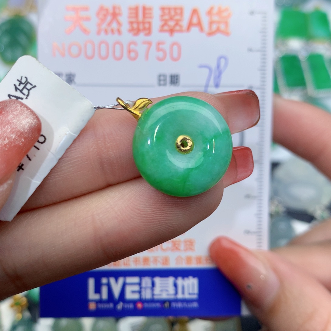 翡翠颈饰18K金镶嵌扣