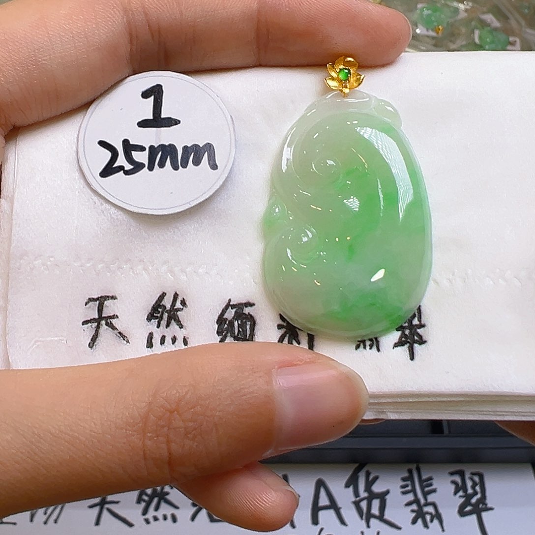 翡翠颈饰18K金镶嵌翡翠