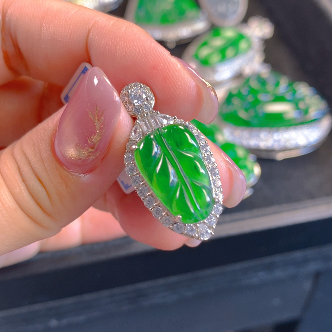 翡翠颈饰银S925镶嵌翡翠