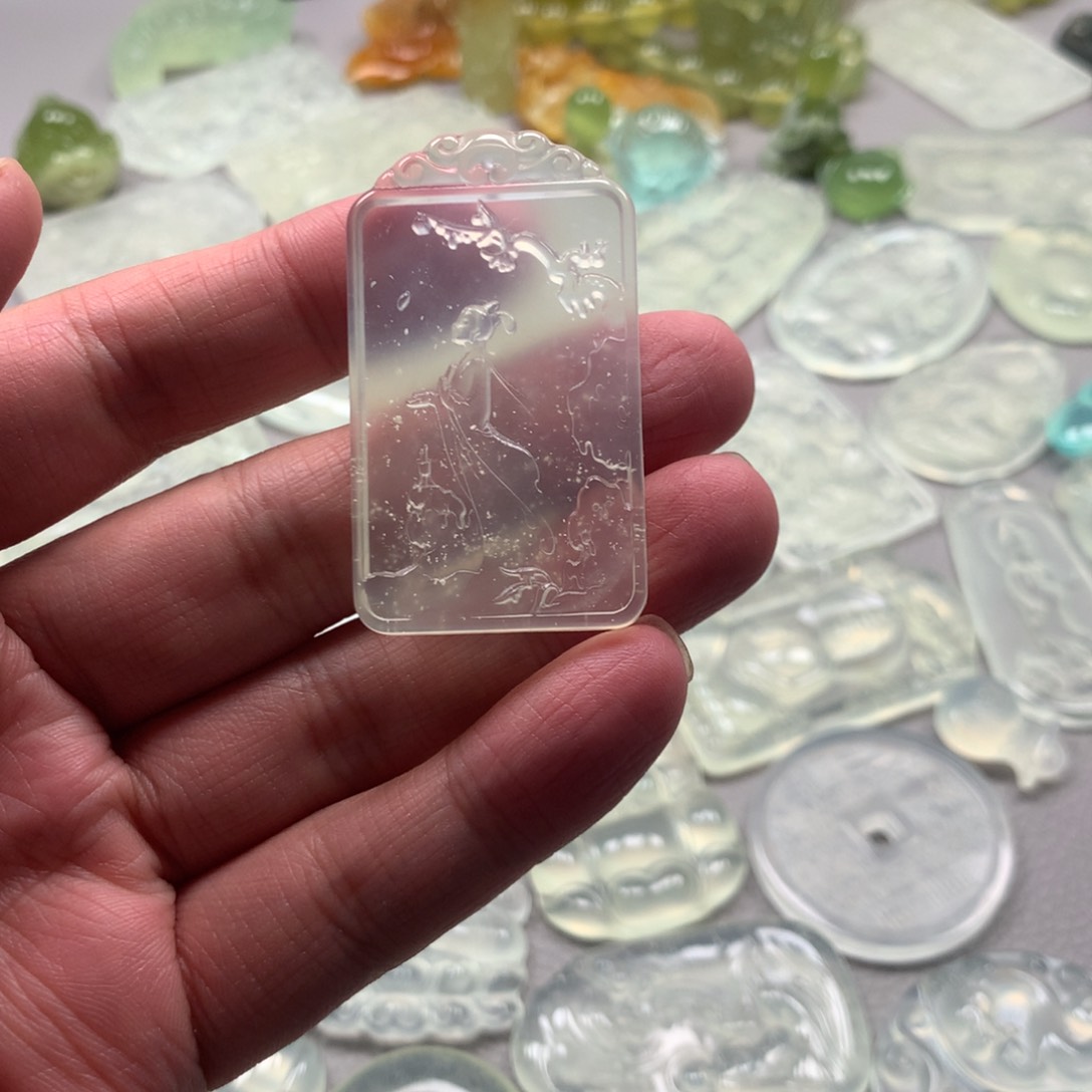 蛇纹石玉颈饰未镶嵌