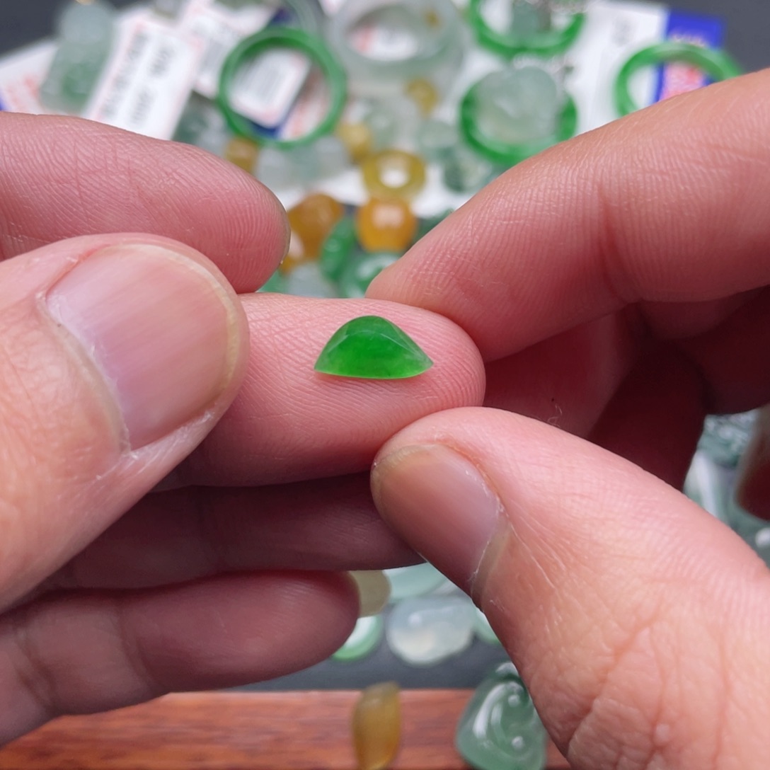 翡翠颈饰未镶嵌缅甸翡翠