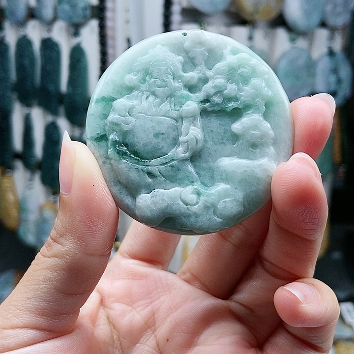 颈饰足铂镶嵌翡翠翡翠