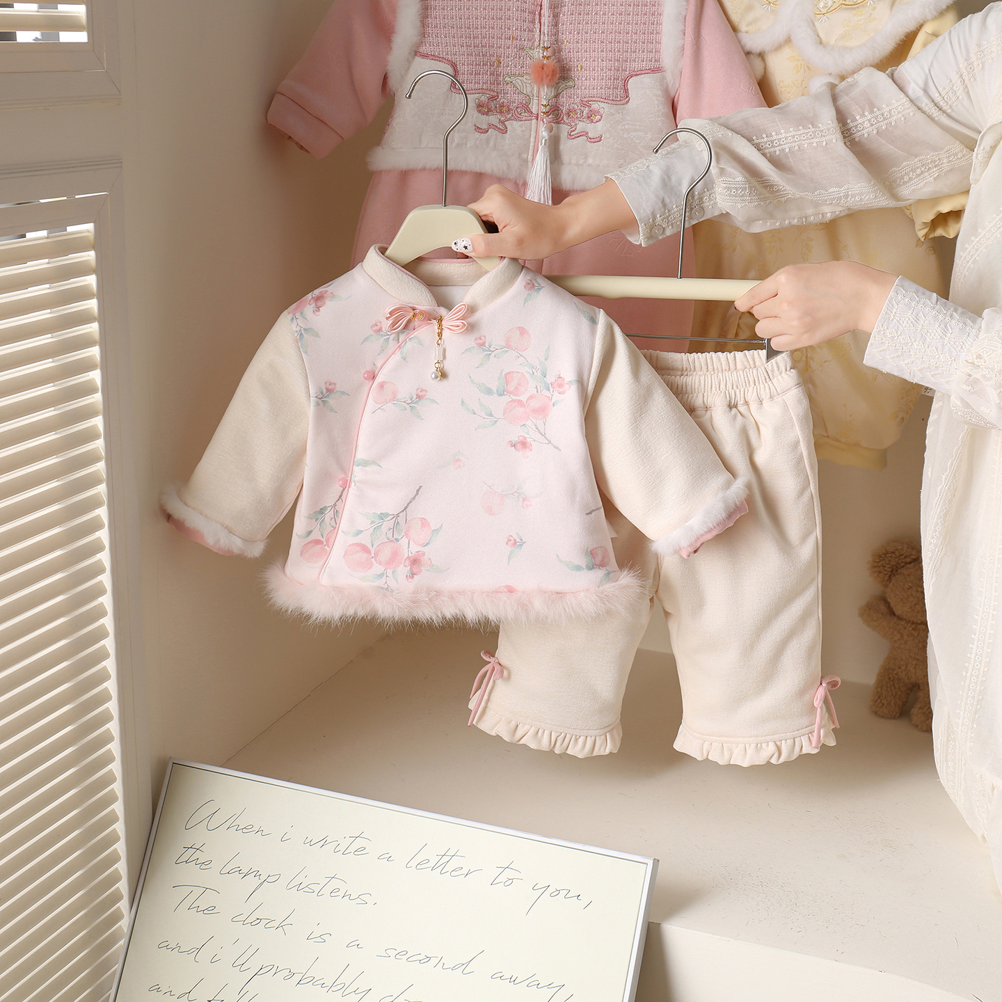 冬季婴幼儿国风加绒衣服宝宝新中式衣服儿童冬天可爱新生儿两件套