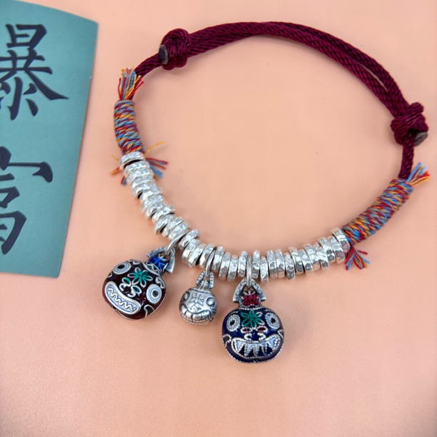 足银布艺手链 足银999盘缠手串吞金兽一家三口珐琅彩盘缠手编