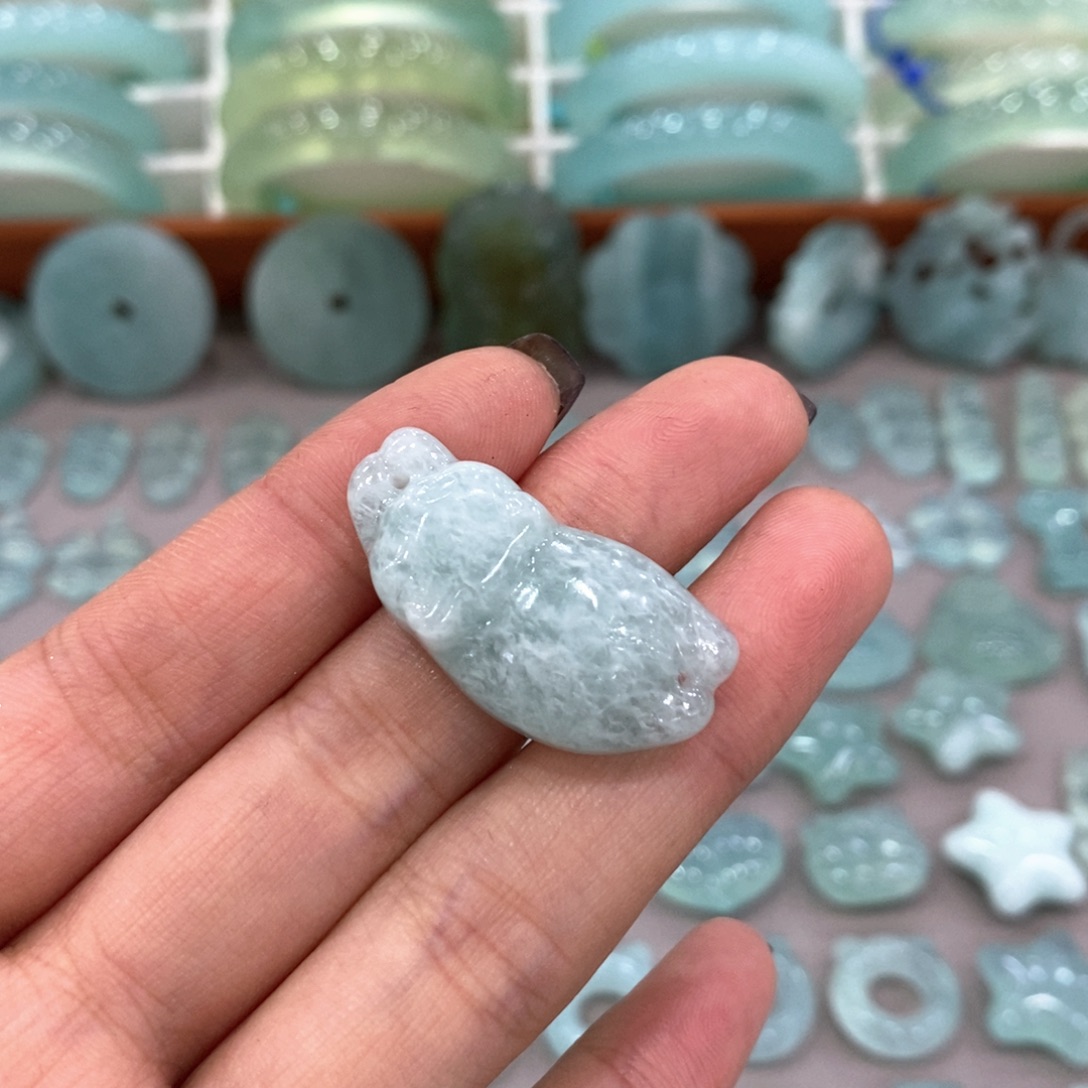 未镶嵌蛇纹石玉颈饰