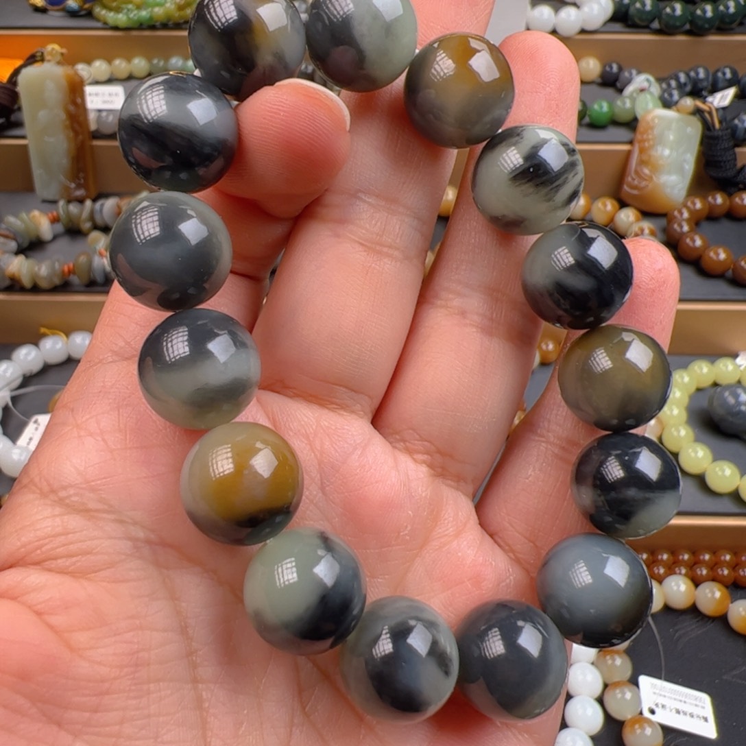 老***欢和田玉未镶嵌手链