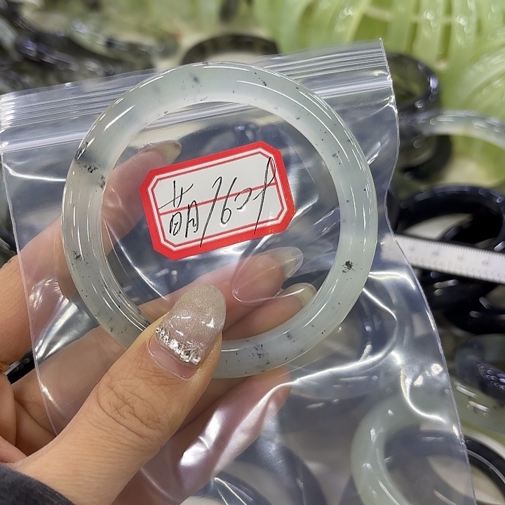 萌****蛇纹石玉未镶嵌手镯