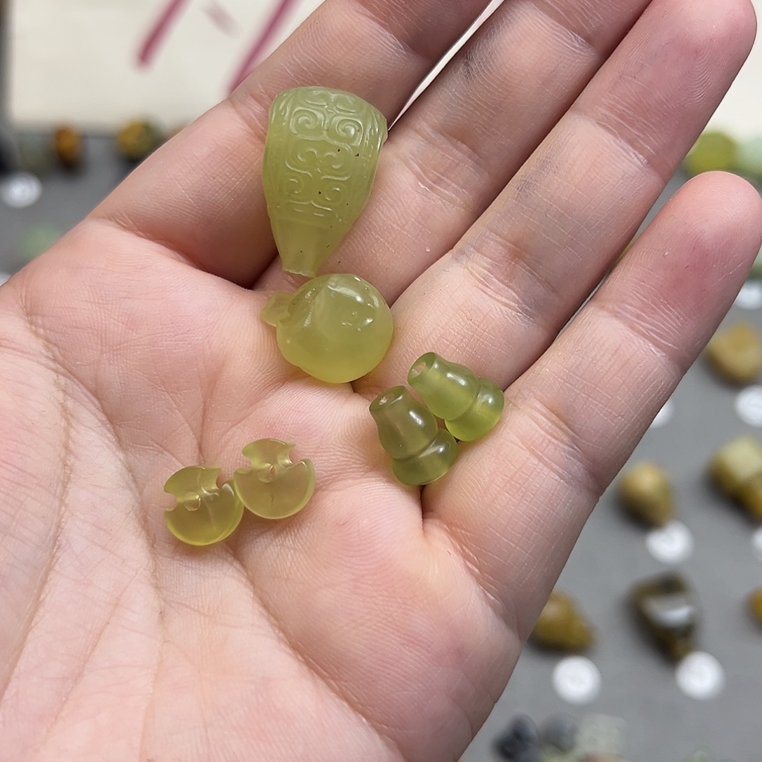 .***.蛇纹石玉未镶嵌配珠