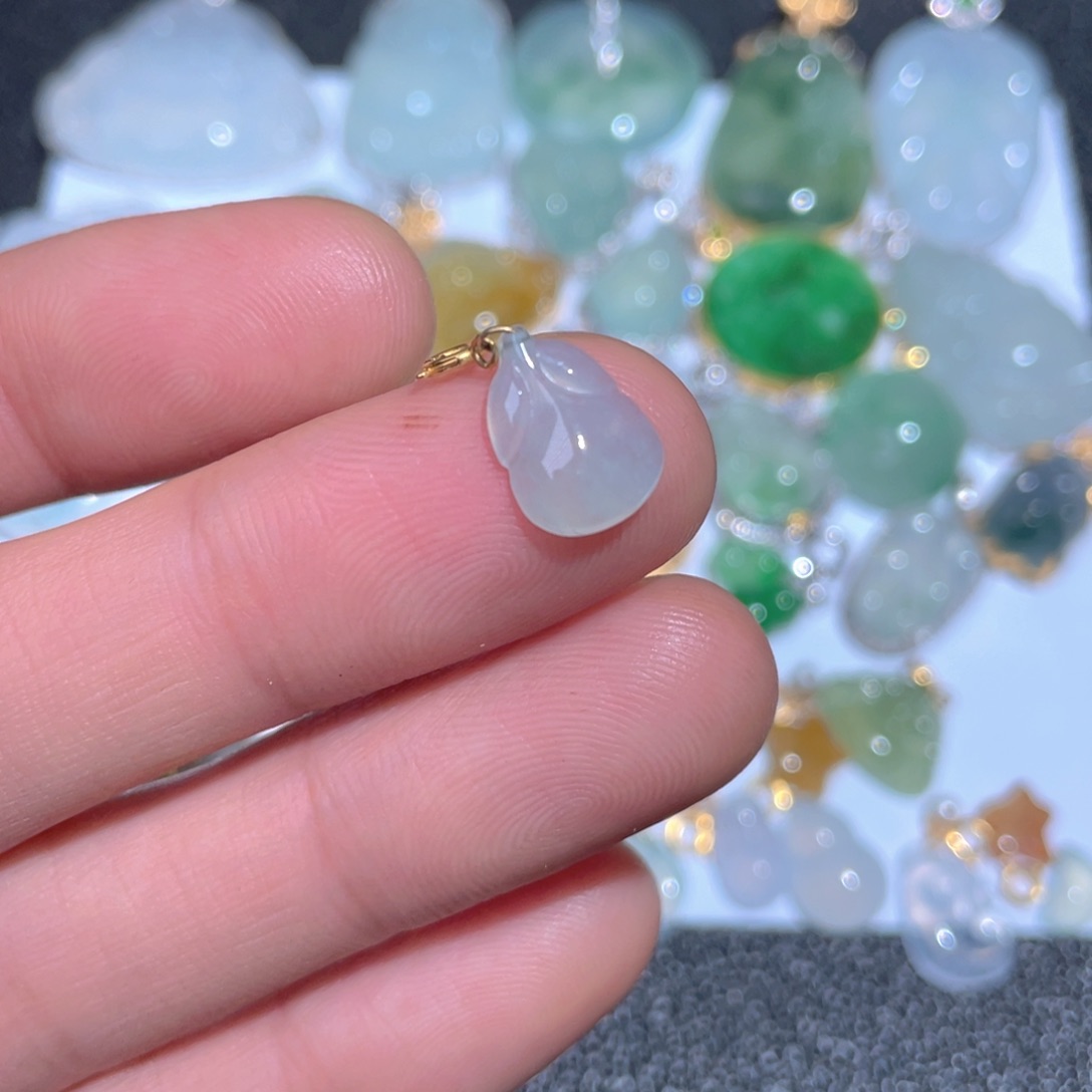 翡翠颈饰18K金镶嵌翡翠