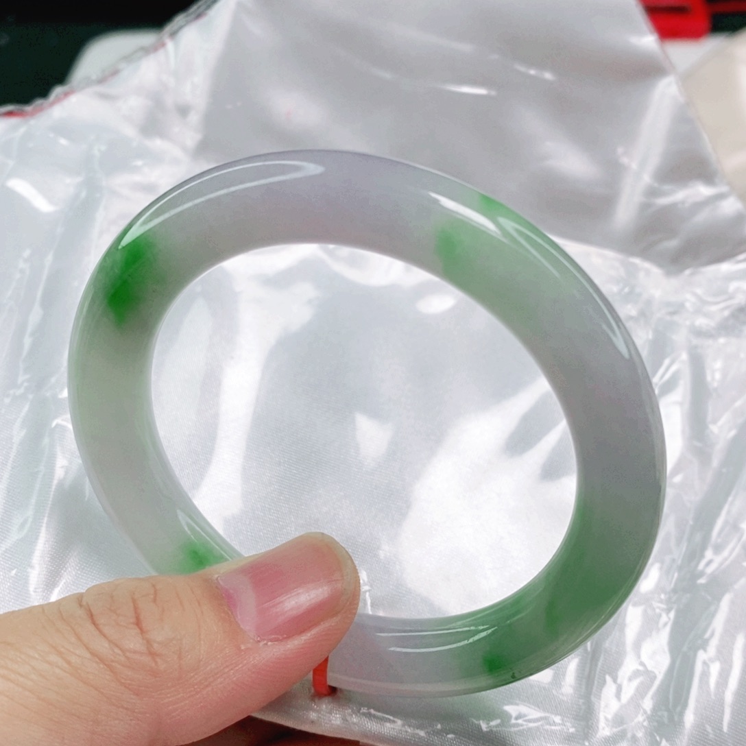 未镶嵌手镯翡翠小****?53圈口圆条