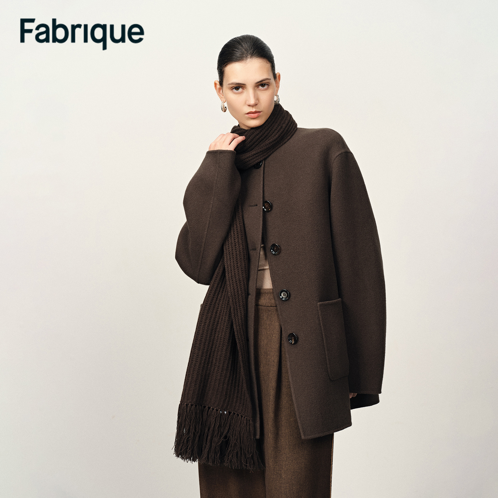 Fabrique Kaila乌木棕绵羊毛山羊绒配流苏围巾圆领毛呢中长款大衣
