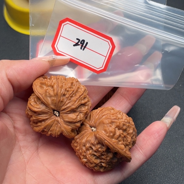 冬***瓜文玩核桃把件血麒麟