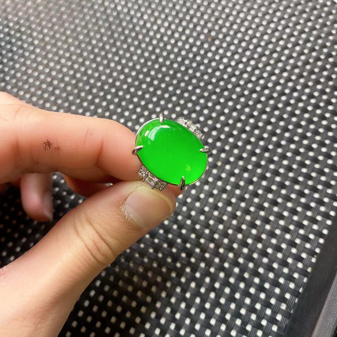 [石矿]A1361透绿大蛋面戒指