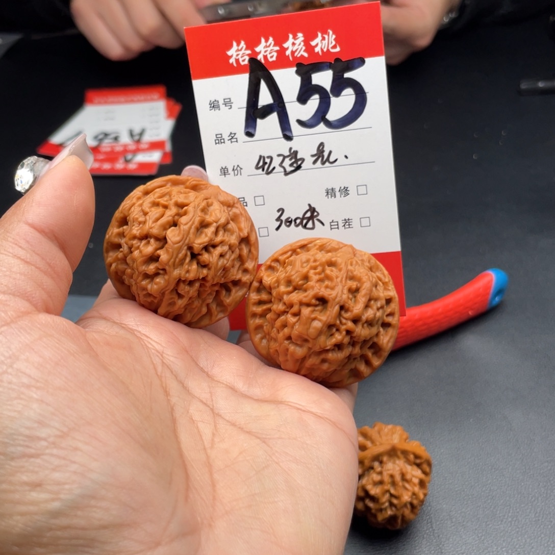 小***红文玩核桃把件42尺寸莲花