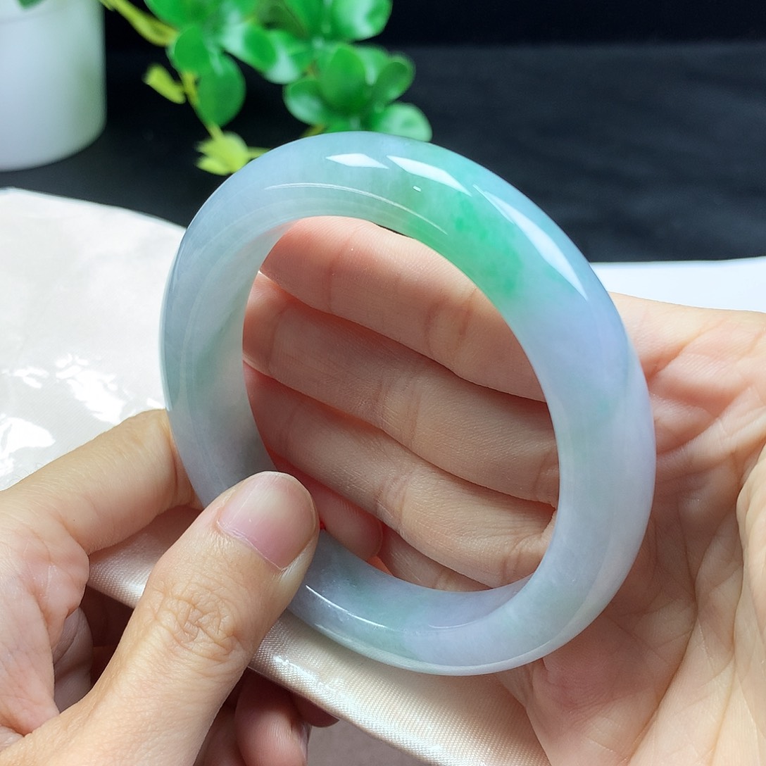 翡翠手镯未镶嵌57圈口冰春彩带阳绿正圈编号240