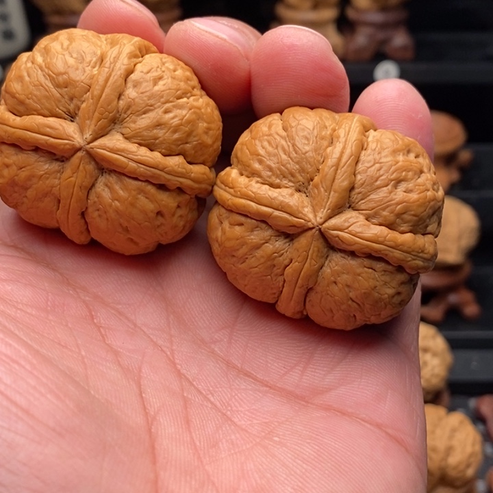 用***7文玩核桃把件………………………………