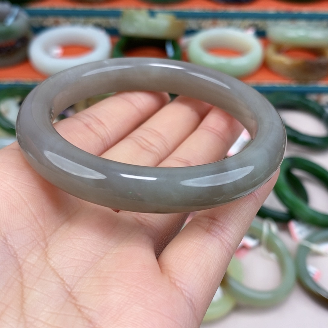 和田玉未镶嵌颈饰烟灰手镯58.4#251226