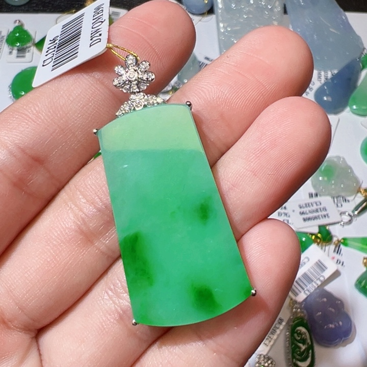 翡翠挂件18K金镶嵌翡翠