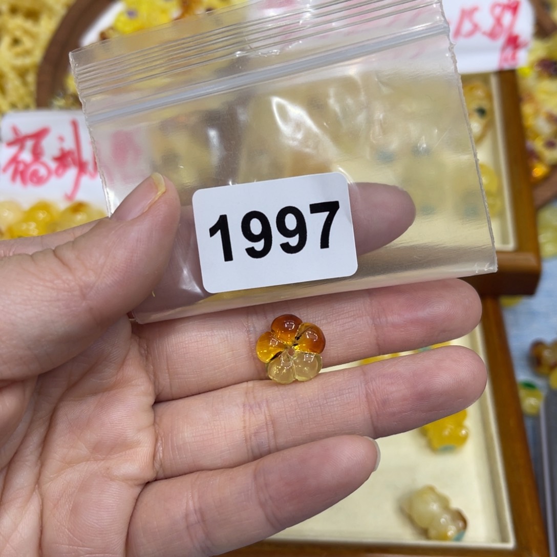 琥珀珠宝奇石未镶嵌