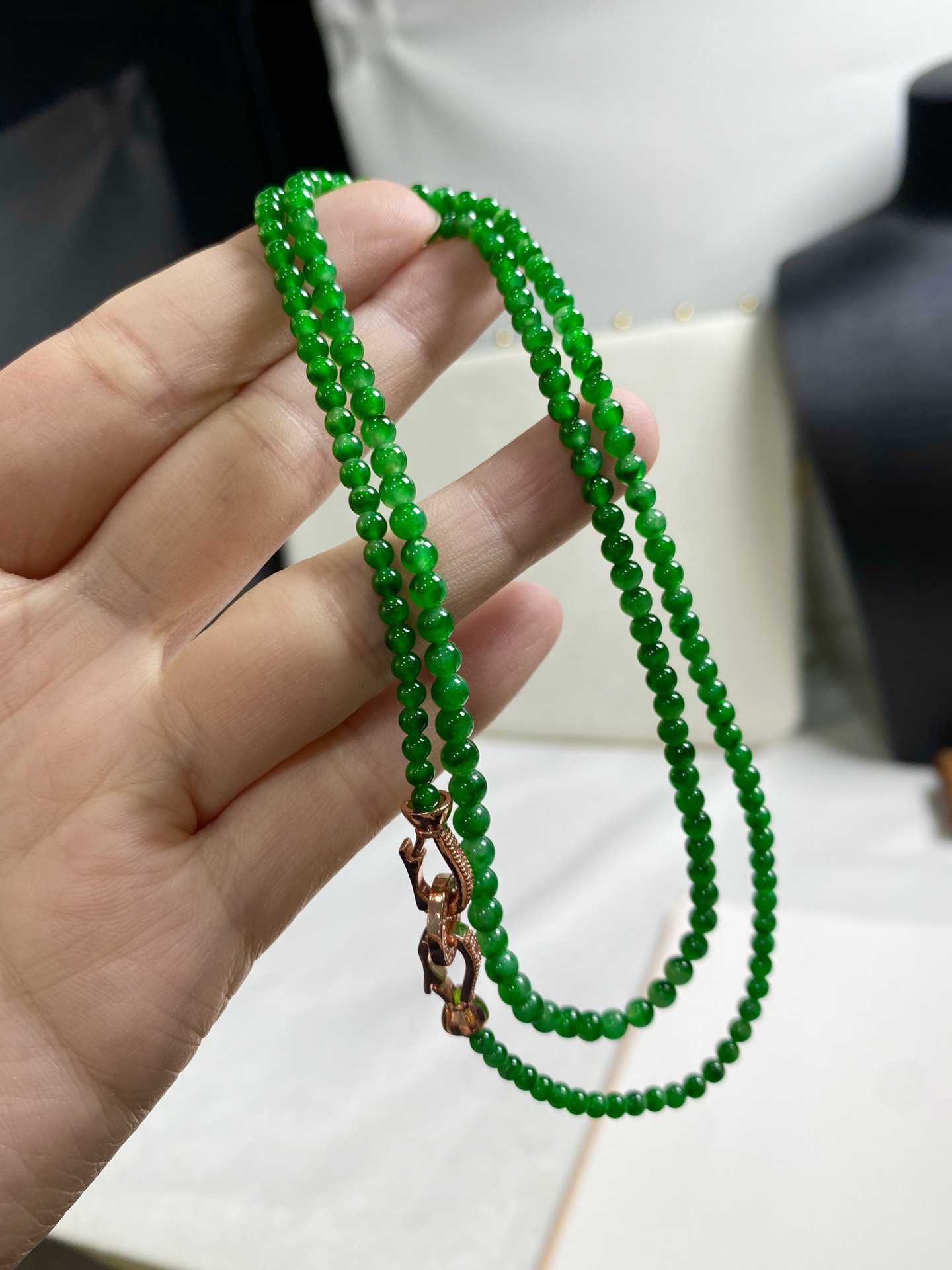 100号翡翠辣绿小米珠链 种质冰艳 日常通勤百搭尺寸3.9mm-3.1mm