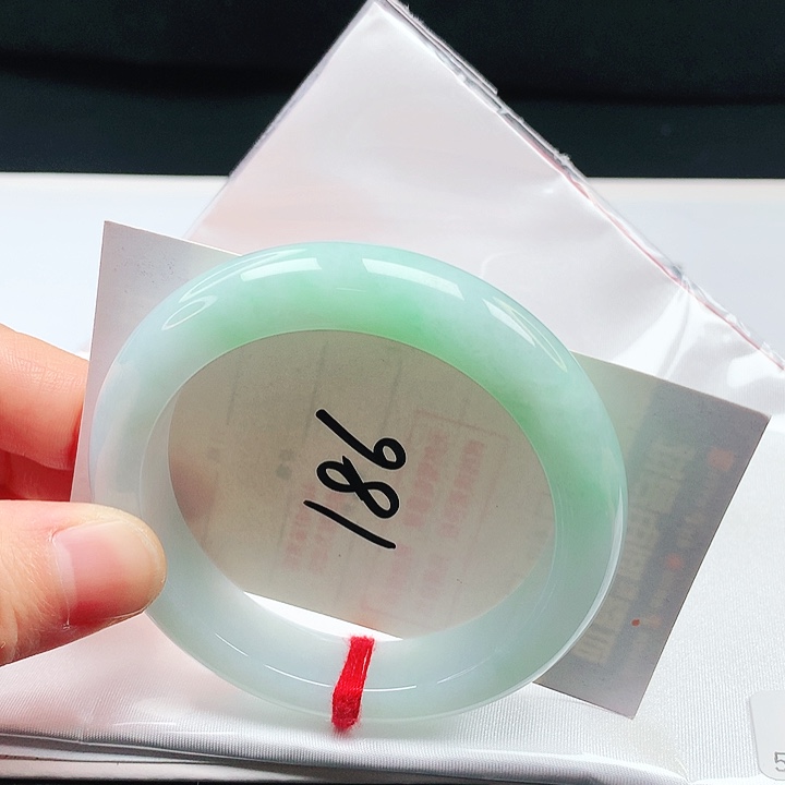 翡翠手镯未镶嵌56圈口