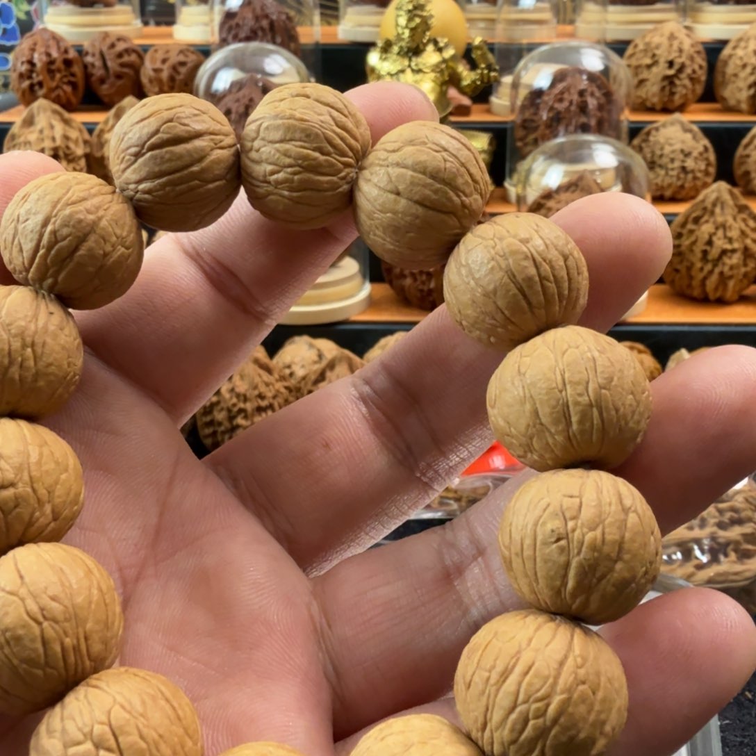猴头核桃把件猴头手串。原皮原色