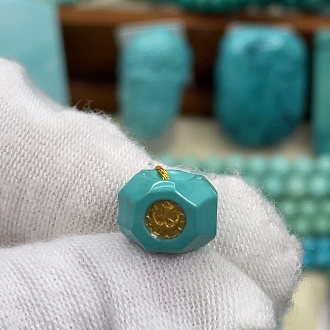 绿松石未镶嵌挂件