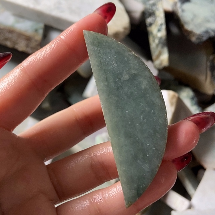 翡翠颈饰未镶嵌天然翡翠