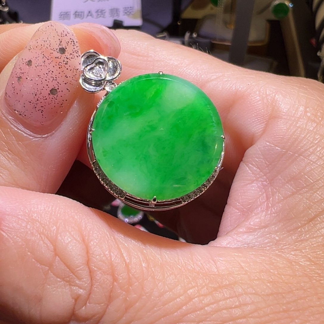 翡翠颈饰18K金镶嵌吊坠