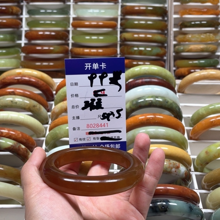 蛇纹石玉手镯未镶嵌苹*姐