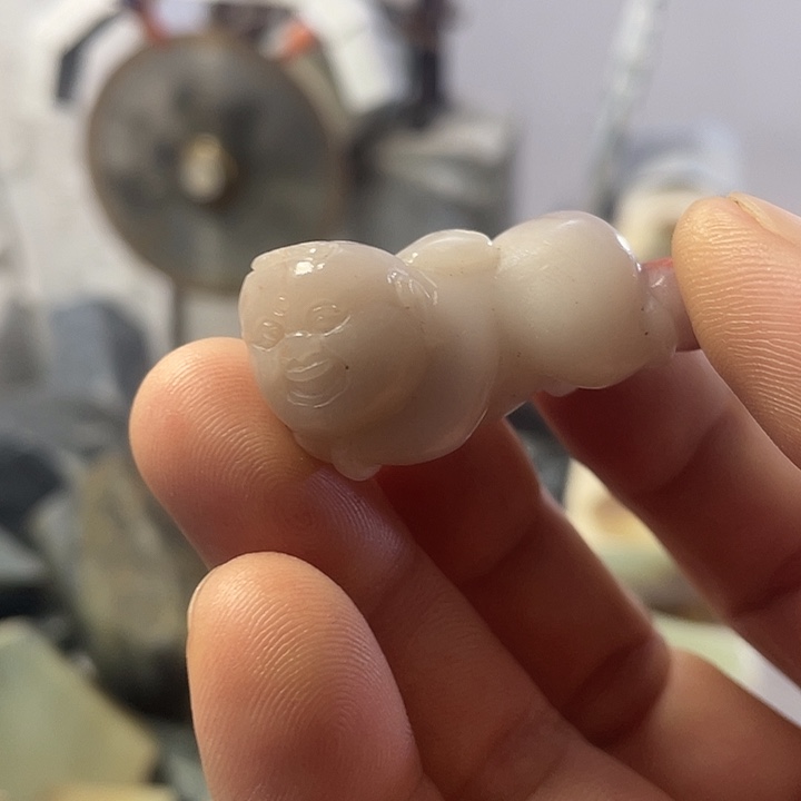 透闪石质玉未镶嵌珠宝奇石