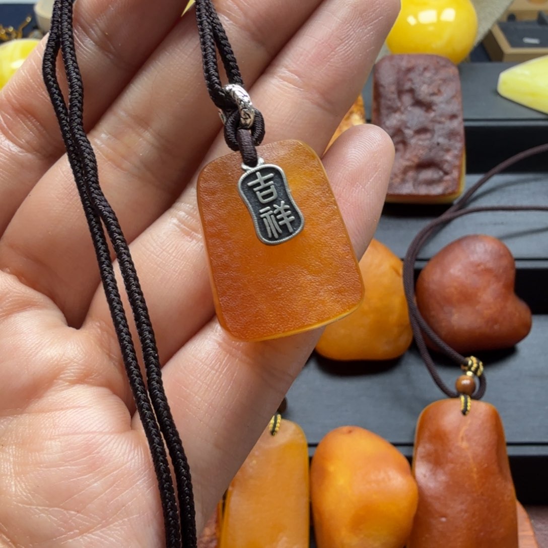 琥珀吊坠(赠链)未镶嵌