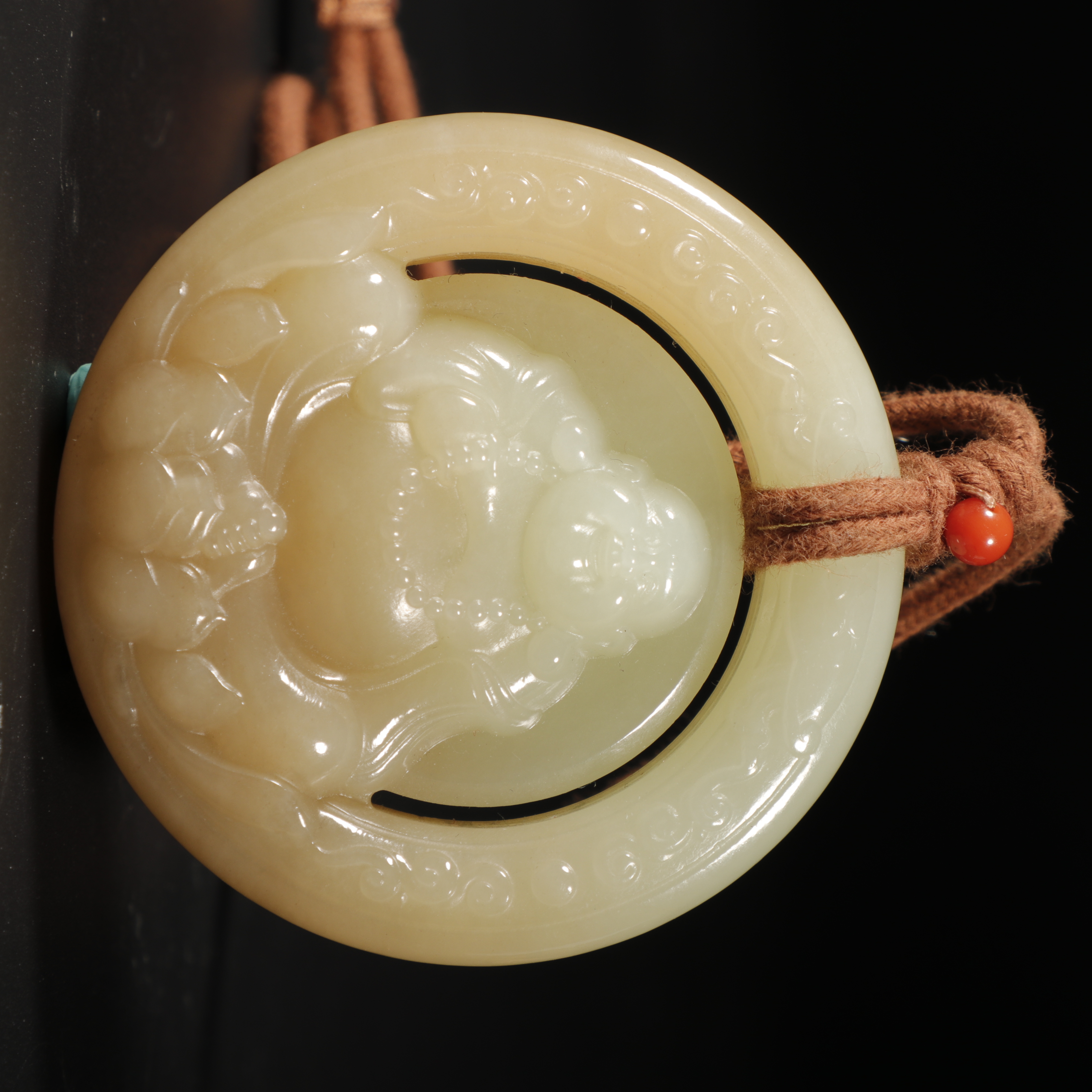 lot8813 和田玉黄口飘糖色弥勒佛/云南典藏