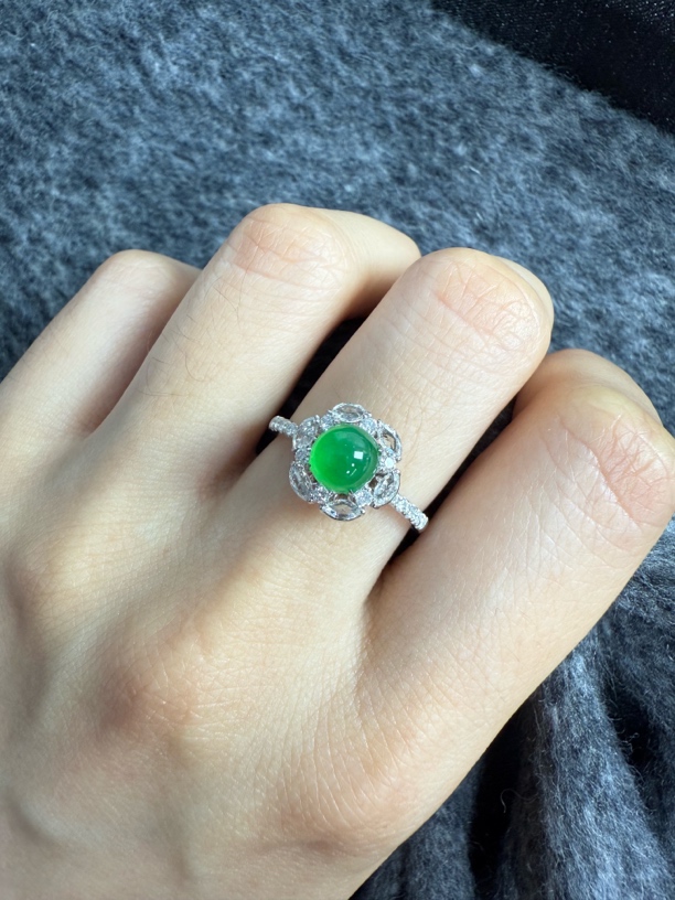 缅甸A货翡翠正阳绿精品金镶绿蛋戒指