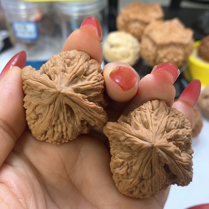 文玩核桃把件南疆石逐鹿